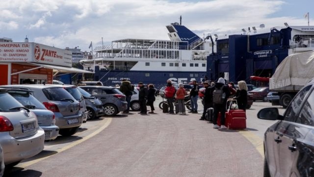 Άπιαστο όνειρο οι διακοπές πλέον: Μέχρι και τις 3.500 ευρώ για μία οικογένεια μπορεί να φτάσει το «μαλλί»!