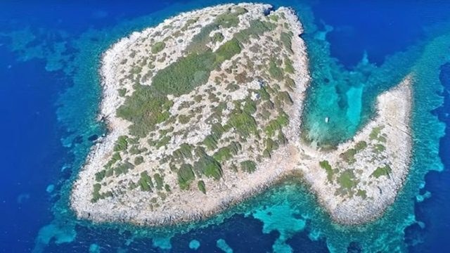 Φονιάς: Το ελληνικό νησί με το ανατριχιαστικό όνομα – Ποια διάσημη ταινία γυρίστηκε εκεί