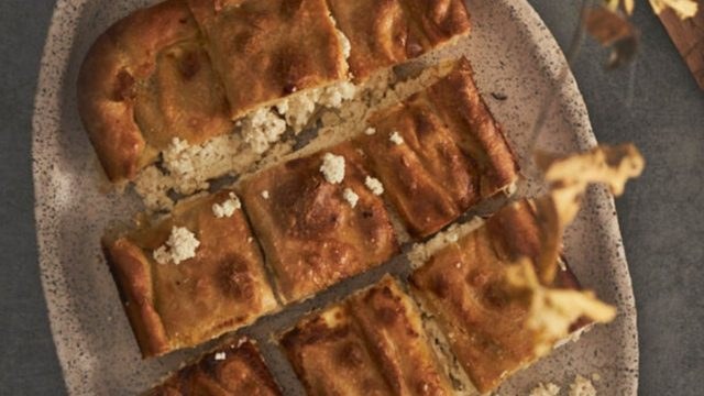 Πελοποννησιακή τυρόπιτα με παραδοσιακή μυζήθρα και γάλα