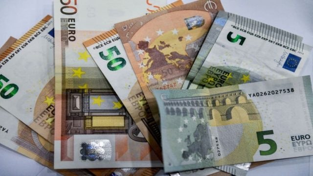 Κατώτατος μισθός: Πώς διαμορφώθηκε ο χάρτης των αμοιβών στον ιδιωτικό τομέα