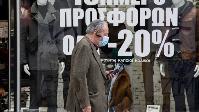 Τέλος η μάσκα και σε εσωτερικούς χώρους – Ποιες θα είναι οι εξαιρέσεις
