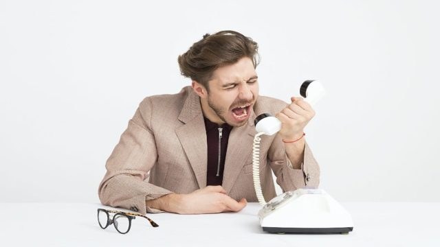 “Τους βγάζουν από τα ρούχα τους”: Τα πράγματα που εκνευρίζουν τα 12 ζώδια