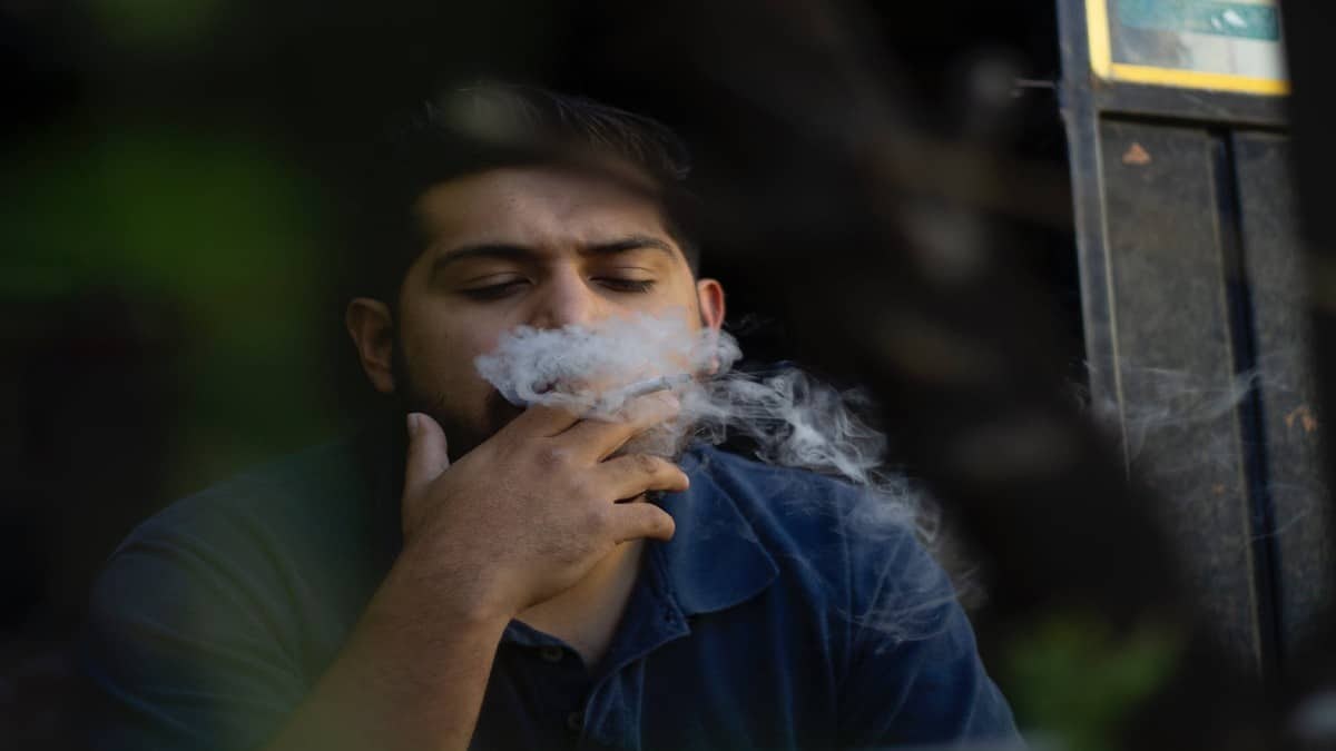 Νέα έρευνα: Αυξημένος ο κίνδυνος θανατηφόρου καρκίνου του προστάτη για τους καπνιστές, ιδίως τους παχύσαρκους