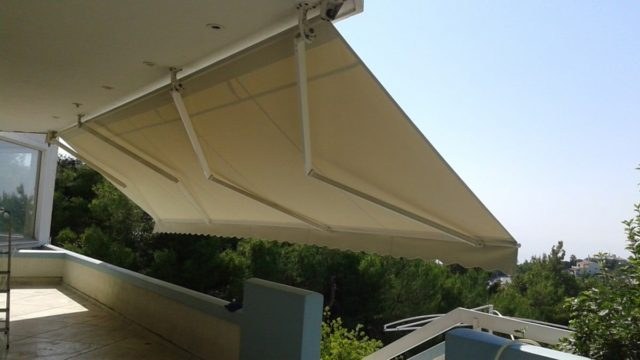 Τα απόλυτα μυστικά: Έτσι θα καθαρίσεις αποτελεσματικά τις τέντες στο σπίτι σου