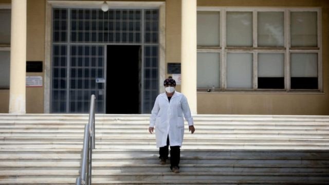 Κορωνοϊός: Επέστρεψαν τα πενταψήφια νούμερα – 10.528 νέα κρούσματα και 9 θάνατοι