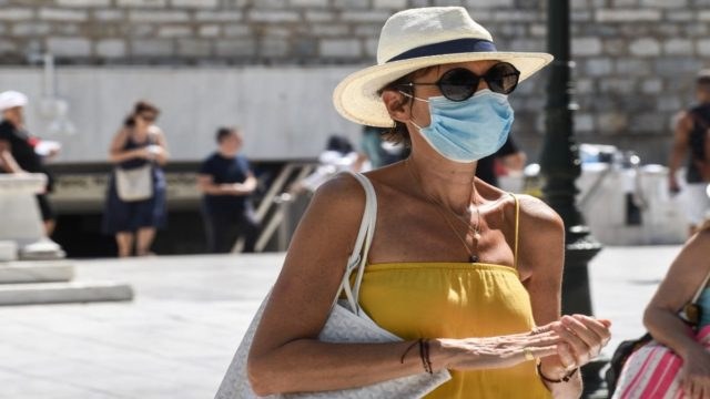 Κορωνοϊός: Στα ίδια επίπεδα επί μέρες πλέον τα κρούσματα – Άνοδος στους θανάτους από την πανδημία στη χώρα
