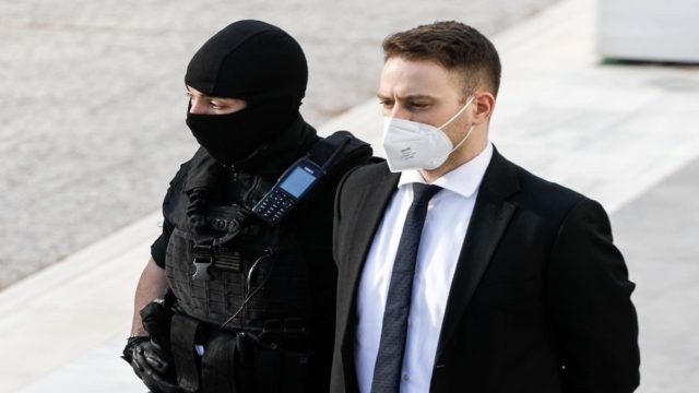 Έγκλημα στα Γλυκά Νερά: Δεν τον πτοούν τα κάγκελα – Ο Μπάμπης Αναγνωστόπουλος θέλει να δώσει πανελλαδικές με στόχο τη Νομική (video)