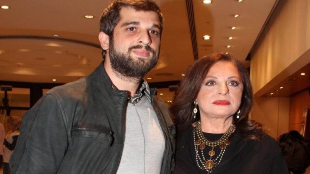 Ζευγάρι με πασίγνωστη τραγουδίστρια ο γιος της Χάρις Αλεξίου