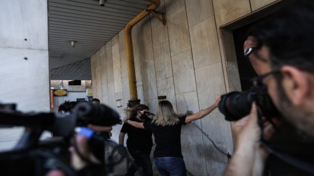 Δήμητρα Πισπιρίγκου: Συγκλονιστικά νέα στοιχεία από την κατάθεσή της – Τι ώρα και πώς βρήκε το μωρό νεκρό στην κούνια του (video)