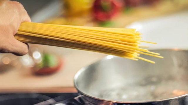 Φοβερό μυστικό για να γίνεις η καλύτερη μαγείρισσα – Πώς θα καταλάβεις ότι τα μακαρόνια είναι έτοιμα