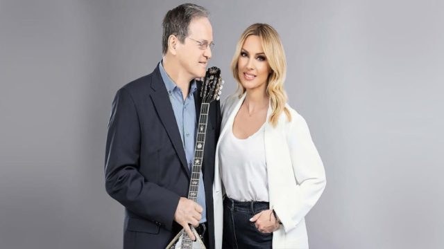Πέγκυ Ζήνα – Χρήστος Νικολόπουλος: Ξεκινούν τις κοινές συναυλίες τους από τον Πειραιά στο “μαγικό” μουσικό show