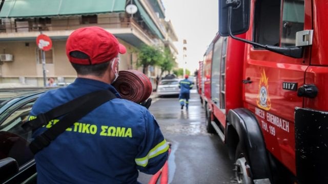 Θρίλερ σε πλοίο στο Πέραμα Αττικής – Συναγερμός στην Πυροσβεστική με φωτιά που ξέσπασε