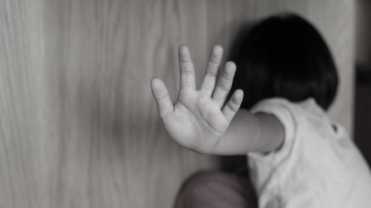Φρίκη στην Φωκίδα: 15χρόνια φυλακή στον πατέρα που βίαζε την κόρη του και κακοποιούσε τα 3 παιδιά του