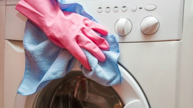 Εξαφανίστε τη μούχλα από το πλυντήριο σε 10′ με ξύδι και άλλα 2 υλικά