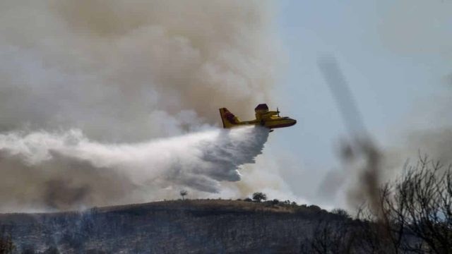 Λέσβος: Φωτιά στη Μόρια – Επιχειρούν και εναέρια μέσα