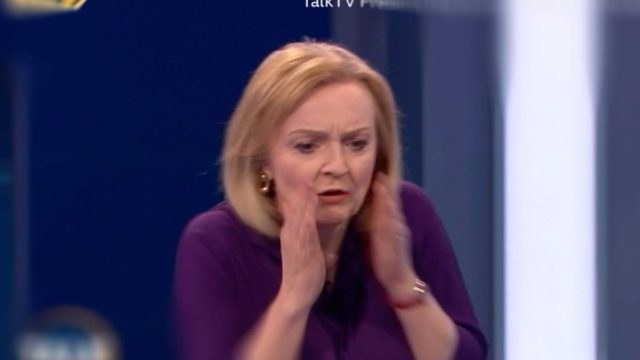 Σοκ στην Βρετανία: Παρουσιάστρια λιποθύμησε την ώρα του debate Τρας – Σούνακ