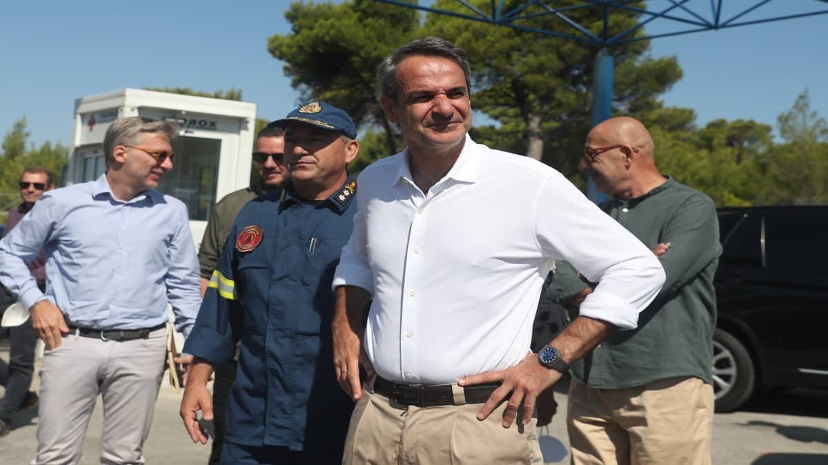 Κυριάκος Μητσοτάκης: Αυτοψία στις πληγείσες περιοχές της Πεντέλης – «Είμαστε ευγνώμονες στους πυροσβέστες»