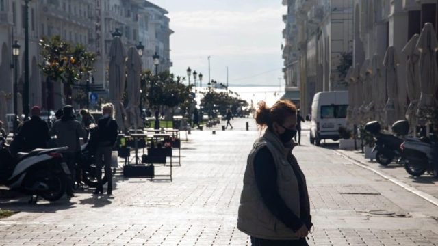 «Πεθαίνουν άνθρωποι που δεν τους έπιασε καλά το εμβόλιο»: Αυξάνονται οι νεκροί από τον κορωνοϊό και οι εισαγωγές στην ΜΕΘ!
