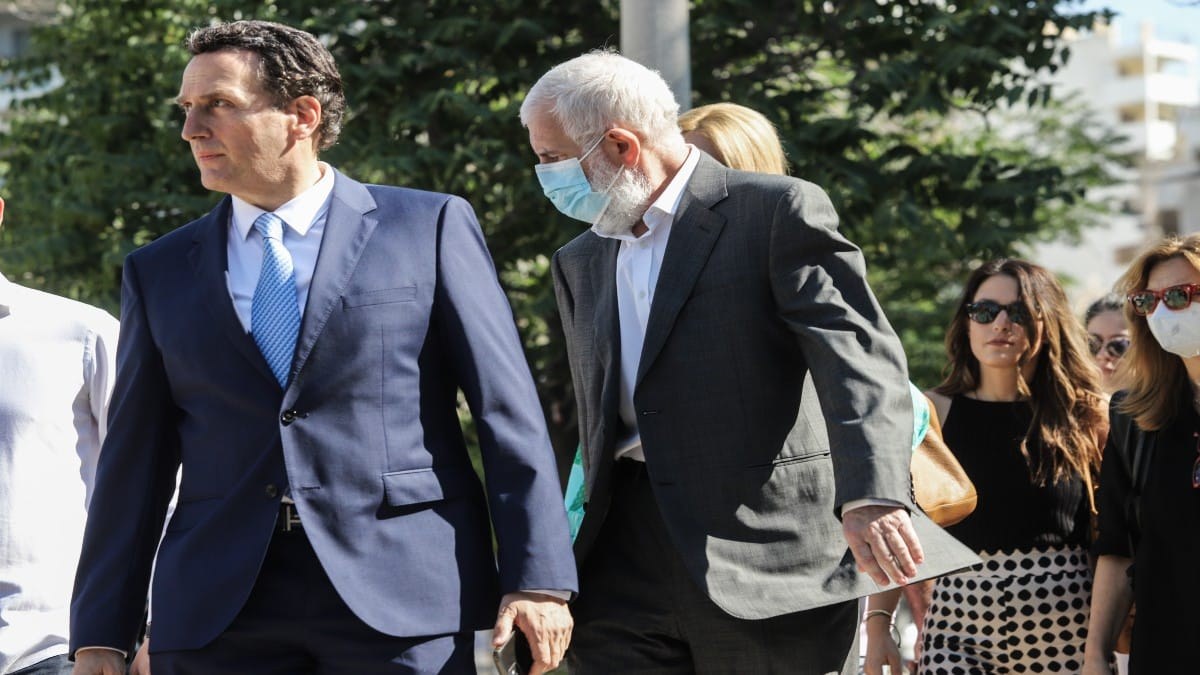 «Κρυφτούλι» Πέτρου Φιλιππίδη: Από την πλαϊνή είσοδο μπήκε σήμερα το πρωί στα δικαστήρια μετά τη χθεσινή φραστική επίθεση – Η ανατριχιαστική αποκάλυψη μάρτυρα
