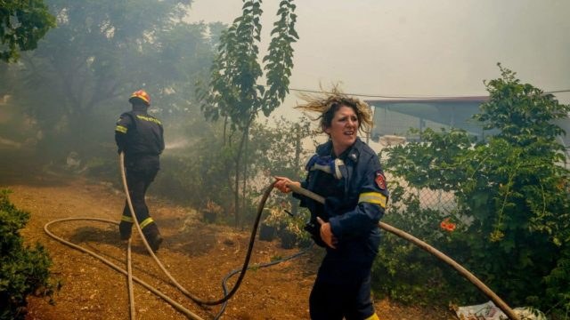 Ατελείωτο το θρίλερ στην Λέσβο: Μεγάλη αναζωπύρωση – Συνεχίζεται η μάχη με τις φλόγες! (videos)