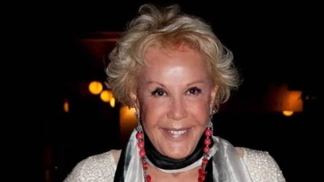 Σπάνιο ντοκουμέντο: Το τρυφερό φιλί Ζωής Λάσκαρη με τη Μαρινέλλα στο στόμα