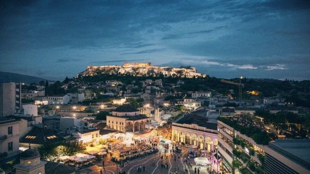 10 + 2 τραγούδια σταθμός που μιλάνε για την Αθήνα