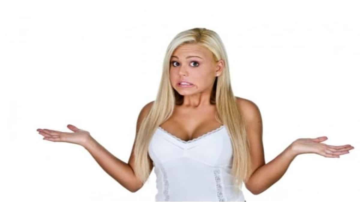 Μια ξανθιά κάθεται σε μια ταράτσα… Το ανέκδοτο της ημέρας (19/8)