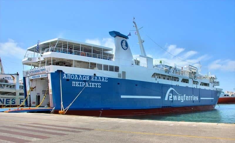 Θρίλερ εν πλω στην Αίγινα: Πρόσκρουση επιβατικού πλοίου στο λιμάνι με σχεδόν 600 ψυχές μέσα