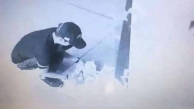 «Μάνα εξ ουρανού» σε ΑΤΜ για 23χρονο: Πήγε να κάνει ανάληψη και δεν σταμάταγε να βγάζει χαρτονομίσματα – Ακολούθησε το απόλυτο σοκ!