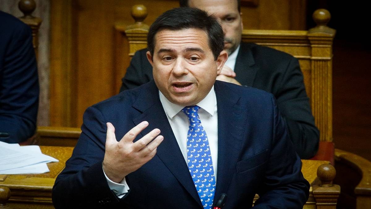 Νότης Μηταράκης: Η δομή του Ελαιώνα θα κλείσει – Ο υπουργός δημοσίευσε βίντεο από την επίθεση