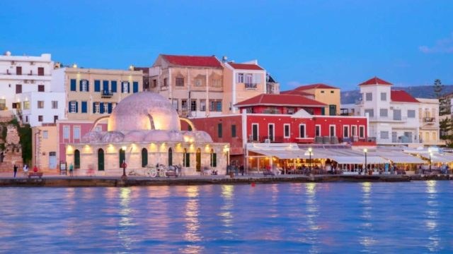 Κορωνοϊός: Τα 5 νησιά που «βράζουν» από κρούσματα – Τι δείχνουν τα στοιχεία του ΕΟΔΥ για όλη τη χώρα
