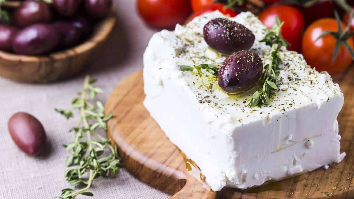 Να πως μπορείτε να διατηρήσετε τη φέτα για μήνες