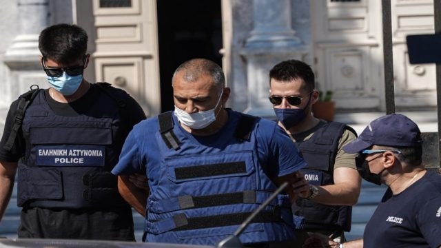 Λέσβος: «Τίποτα δεν έγινε χωρίς τη συναίνεση της 14χρονης» – Όσα ισχυρίζεται  ο δικηγόρος του 53χρονου αστυνομικού
