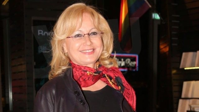 Εξίσου κούκλα, αλλά πολύ διαφορετική: Σπάνια φωτογραφία της Αγγελικής Νικολούλη με τη μελαχρινή αδερφή της!