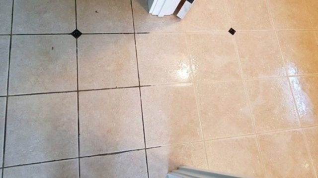 Αστραφτερά πλακάκια: Πως θα πετύχετε την απόλυτη λάμψη με 1 και μοναδικό κόλπο!