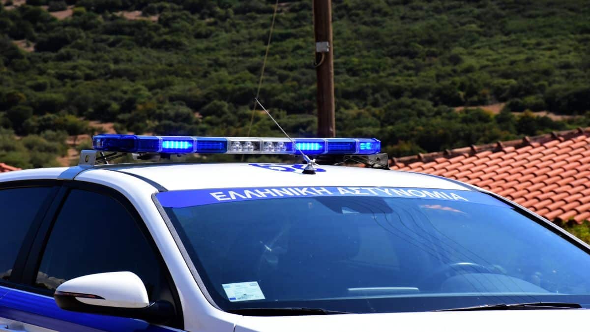 Αδιανόητο σκηνικό στα Χανιά – 52χρονος χτυπούσε τη γυναίκα και τα ανήλικα παιδιά του