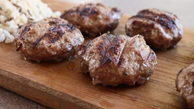 Το μυστικό με το σκόρδο για μπιφτέκια λιγότερο λιπαρά και super απολαυστικά