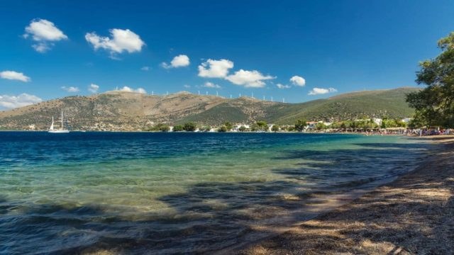 Το παραθαλάσσιο χωριό σε απόσταση αναπνοής από την Αθήνα που είναι ιδανικό για Σαββατοκύριακο