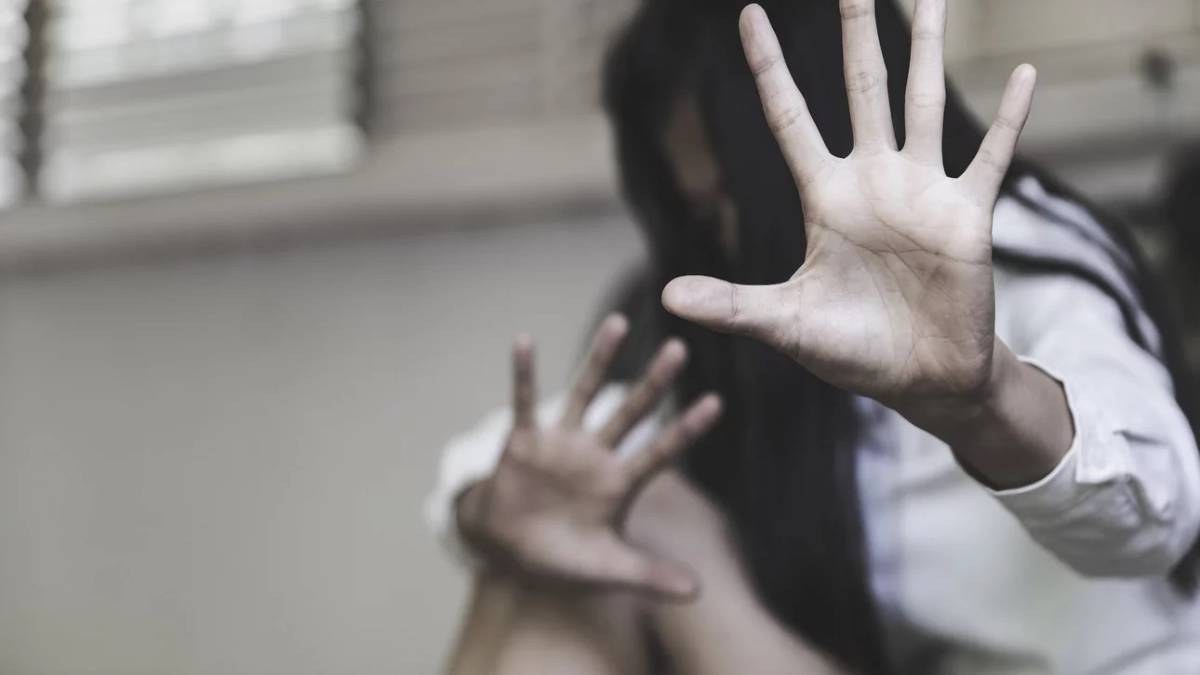 Φρίκη στην Κρήτη: Ποινική δίωξη σε βάρος του 46χρονου πατριού για ασέλγεια στην 13χρονη