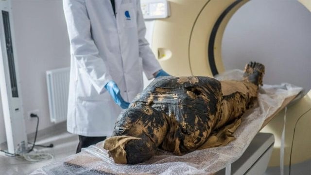 Ανατριχιαστική ανακάλυψη: Έγκυος μούμια έκρυβε το μυστικό που κανείς δε φανταζόταν! (Video)