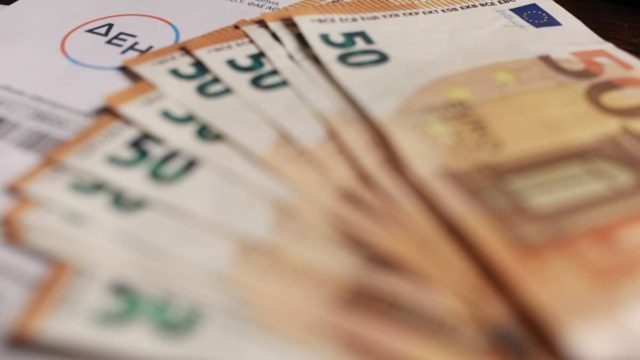 Δραματικές εξελίξεις: «Μαχαίρι» στο επίδομα ρεύματος – Ποιους αφορά