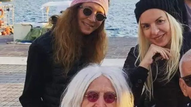 «Τρέμει» η Αννίτα Πάνια: Νίκος Καρβέλας και Έλενα Φερεντίνου εγκαταστάθηκαν στο σπίτι της στην Καλαμάτα!
