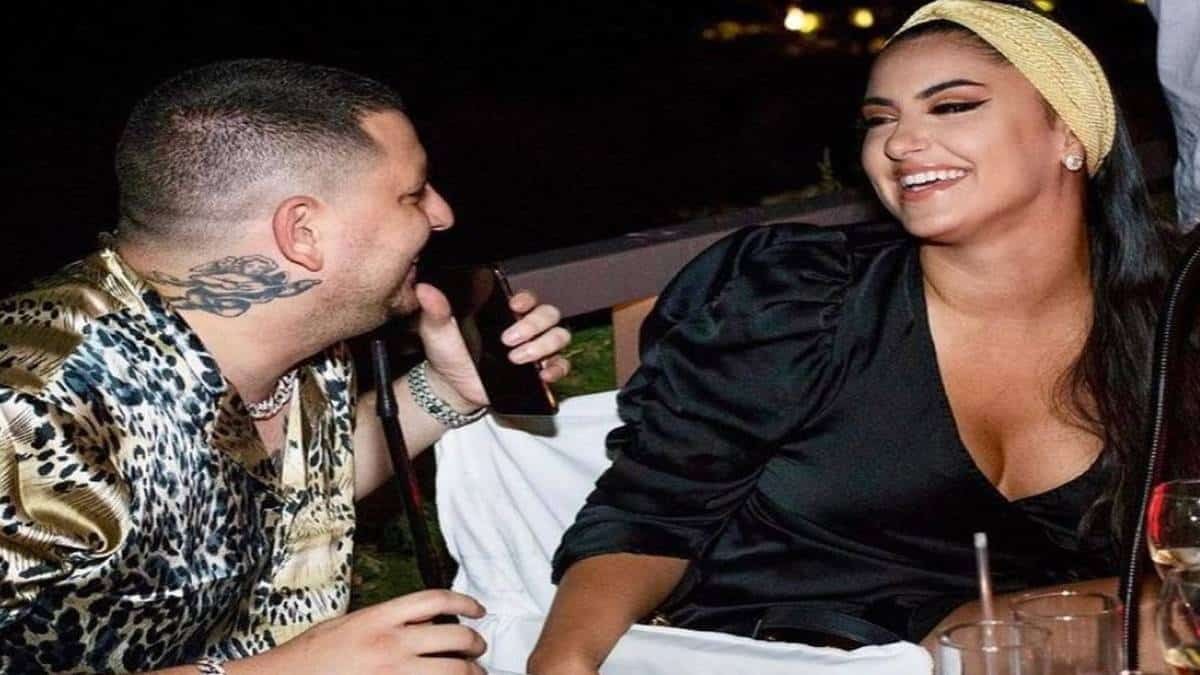 Νέο ξέσπασμα του παππού του Mad Clip κατά της Αρετής – «Αν χωρίσουν ο Παναγιώτης δε θα αντέξει» (video)