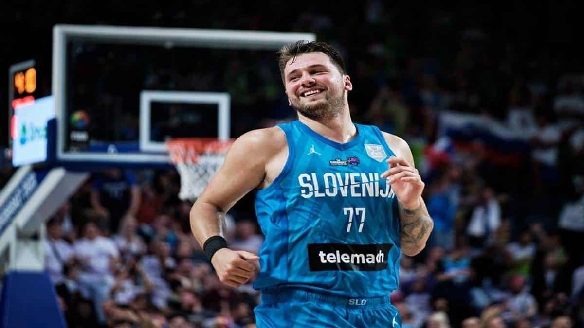 Eurobasket / Γαλλία – Σλοβενία: Μυθική εμφάνιση του Ντόντσιτς στο πρώτο ημίχρονο – «Ποντάρει» στον Γιάννη Αντετοκούνμπο