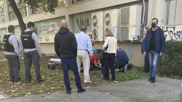 Σοκ στο ΑΠΘ: Φοιτητής έπεσε στο κενό από τον τρίτο όροφο – Καθόταν σε περβάζι γιατί δεν υπήρχε θέση