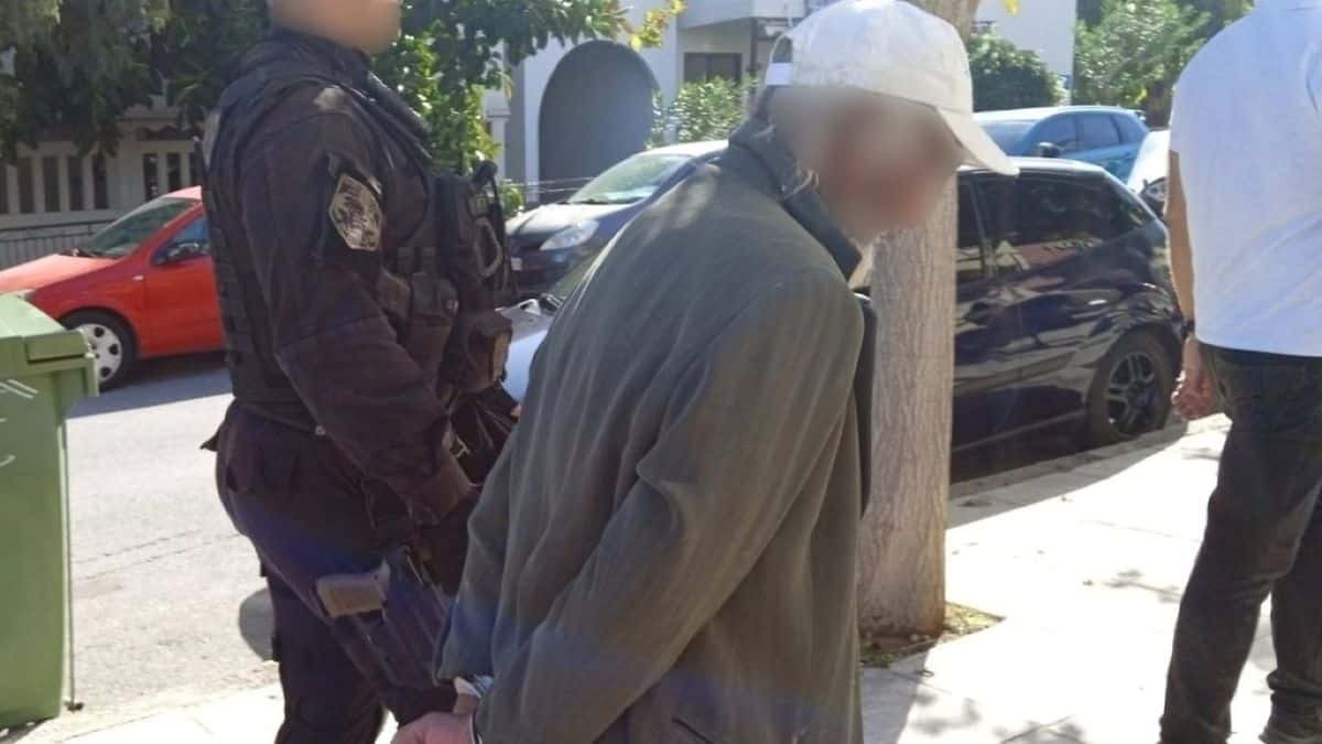 Φρίκη στο Ρέθυμνο: Αυτός είναι ο 68χρονος παππούς που φέρεται να βίαζε την εγγονή του – Θα ζητήσει προθεσμία για να απολογηθεί (Video)
