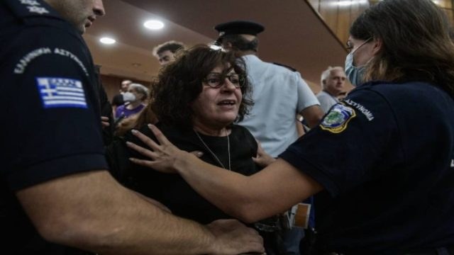 Δίκη Χρυσής Αυγής: «Ο Φύσσας μας είπε “με μαχαίρωσε…”» – Σοκαριστική κατάθεση αστυνομικού που ήταν παρών στη δολοφονία (Video)