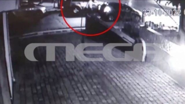 Παλαιό Φάληρο: Νέo βίντεο – ντοκουμέντo από την απόπειρα βιασμού της 24χρονης (video)