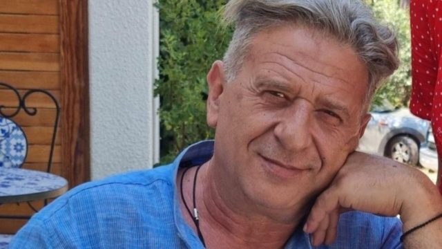 Σαν δυο σταγόνες νερό: Αυτός είναι ο γιος «φωτοτυπία» του Κώστα Κόκλα και ανιψιός του Σπύρου Σούλη