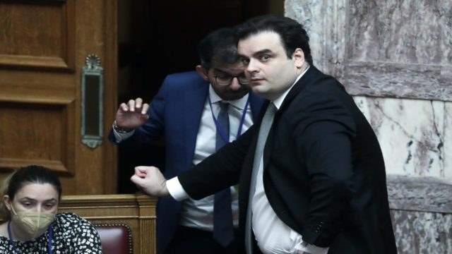Δύσκολες ώρες για τον Κυριάκο Πιερρακάκη: Το ατύχημα που είχε στη Νάξο και η περιπέτεια με την υγεία του